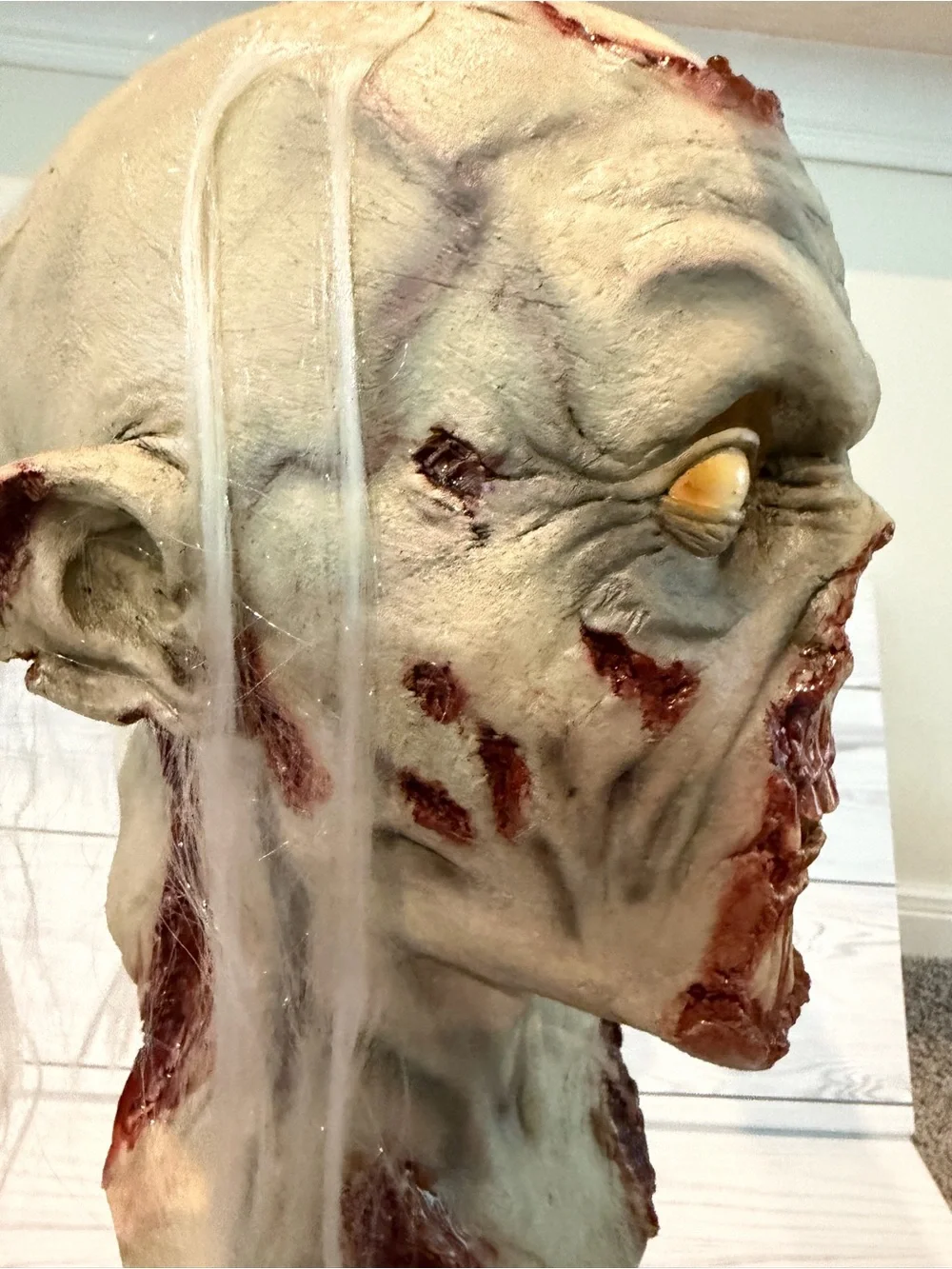 Horror Zombie Bust Decor Mask in Gray and Red - Brand